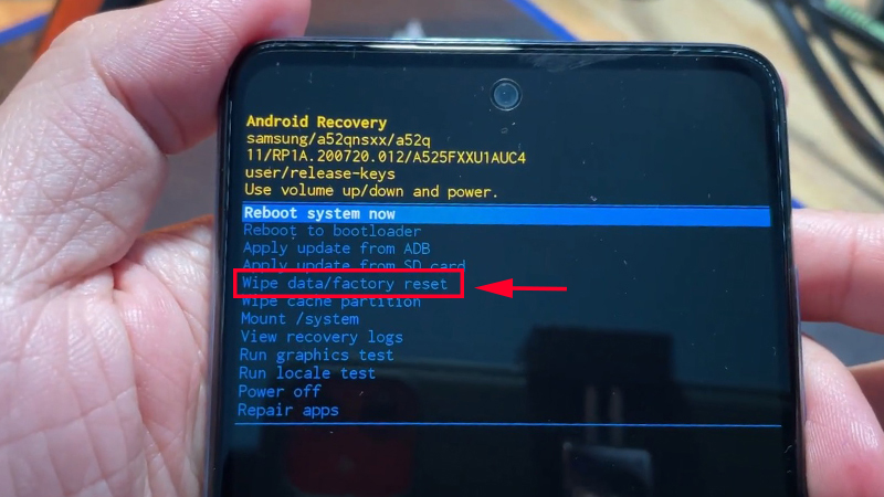 Bấm chọn Wipe data/factory reset